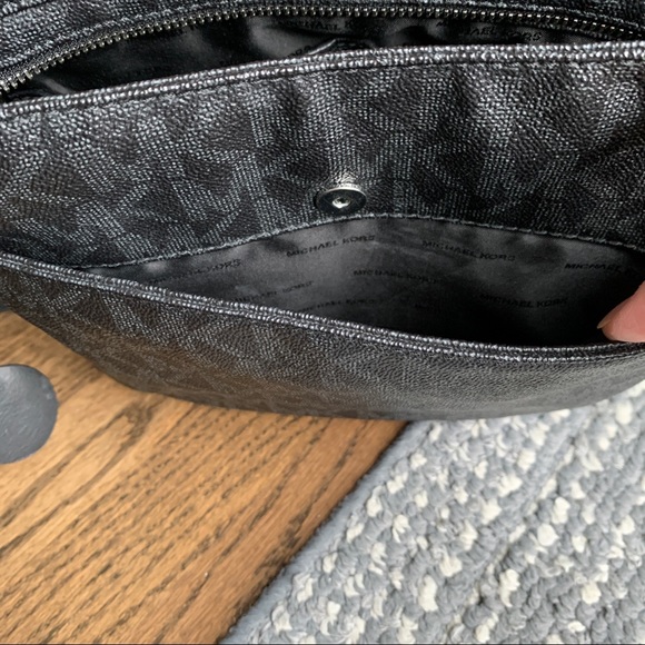 Michael Kors Bags Michael Kors Signature Crossbody Large Black Jet